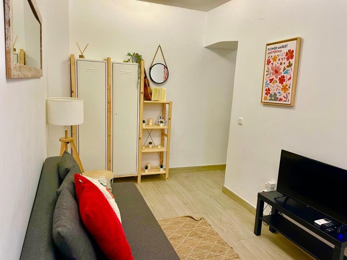 Stylish One Bedroom Flat In The Heart Of Madri Exterior foto